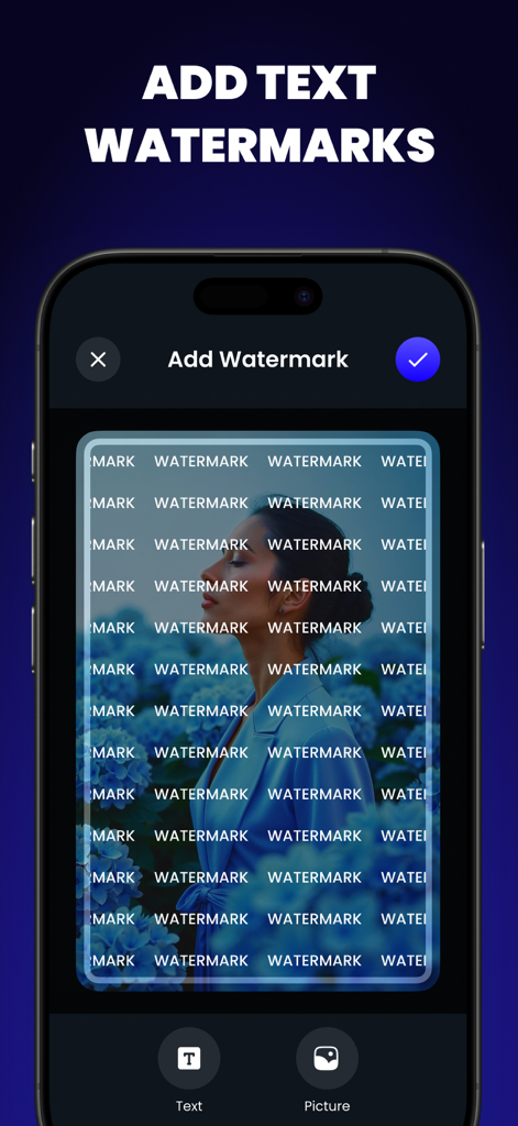 Watermark Maker・Eraser Objects - Una pantalla de smartphone que muestra el proceso de añadir una marca de agua de texto repetida a una foto de retrato en la aplicación