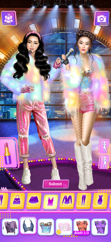 Kpop Dress Up & Fashion Battle - Dois ídolos de K-pop em jaquetas de pele sintética coloridas e roupas de palco brilhantes em um palco de performance em uma interface de jogo de vestir