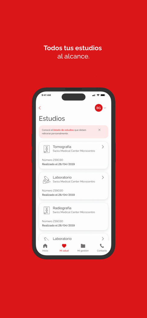 Swiss Medical - Écran de smartphone montrant la section des examens médicaux de l'application Swiss Medical avec des résultats de tomographie et de laboratoire.