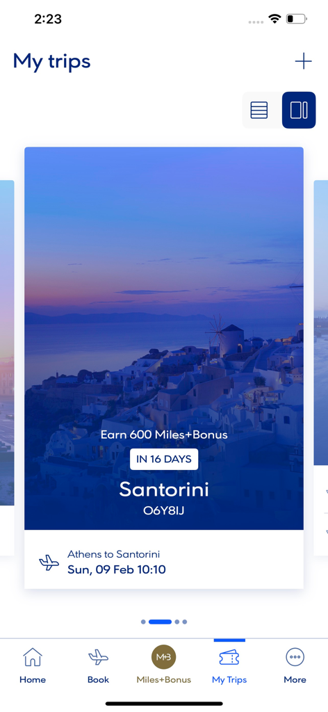 Aegean Airlines - Aplicación Aegean Airlines que muestra la sección Mis Viajes con un vuelo programado a Santorini y millas acumuladas de bonificación