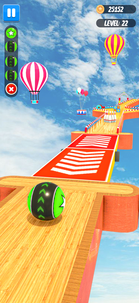 Going Balls Rollance Sky Game - Una bola verde rodando en una pista de madera en el cielo con globos aerostáticos y bolos