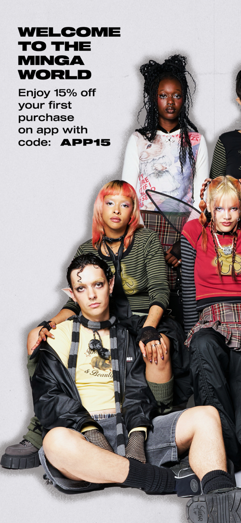 Minga London US - Tela de boas-vindas do aplicativo Minga London com modelos diversos em moda alternativa com um código de desconto de 15 por cento.