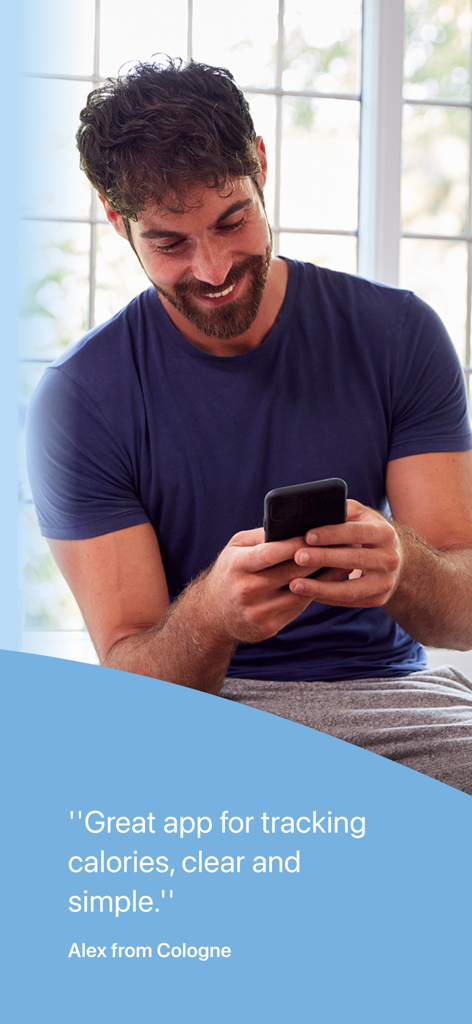 A smiling man using the Fddb calorie counter app on his smartphone with a user testimonial