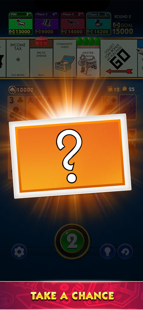 Eine leuchtende Monopoly-Zufallskarte mit einem Fragezeichen, das über einem Solitairespiel und einem Monopoly-Spielbrett erscheint.