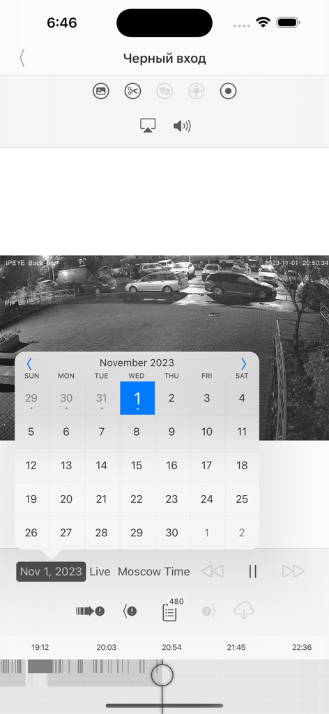 IPEYE CCTV App zeigt Sicherheitskamera-Aufnahmen mit einem Kalender zur Auswahl von Archivdaten
