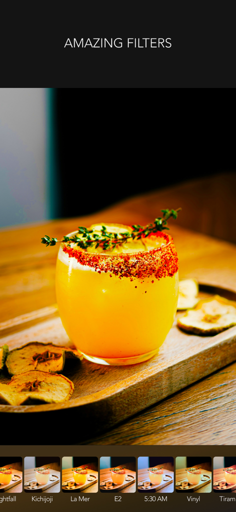 A video editing screen in MOLDIV VideoLab showing multiple filter options for a cocktail clip