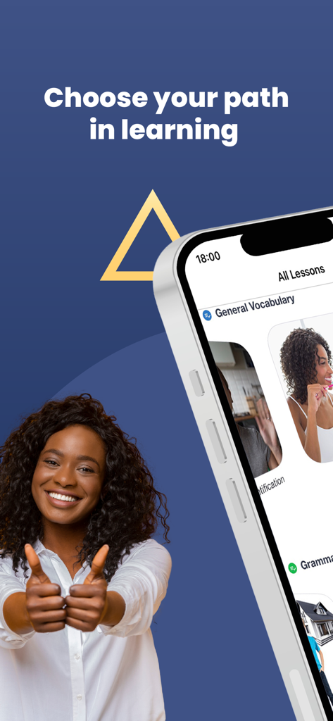 Uma mulher sorrindo dando dois polegares para cima ao lado de um smartphone mostrando a interface das aulas de aprendizado de idiomas do aplicativo Altissia.