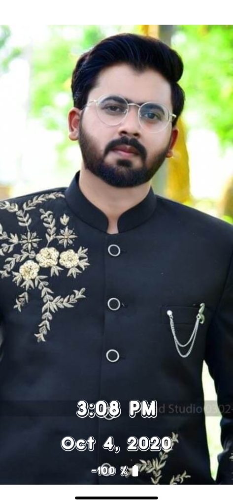 Loud Alarm Clock: Wake up Call - Pantalla de un teléfono móvil mostrando un reloj digital superpuesto a una foto de retrato personalizada