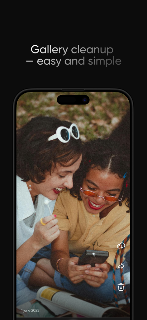 iPhone 화면에 MonClips 앱 인터페이스가 표시되어 쉽고 간단하게 갤러리를 정리할 수 있습니다