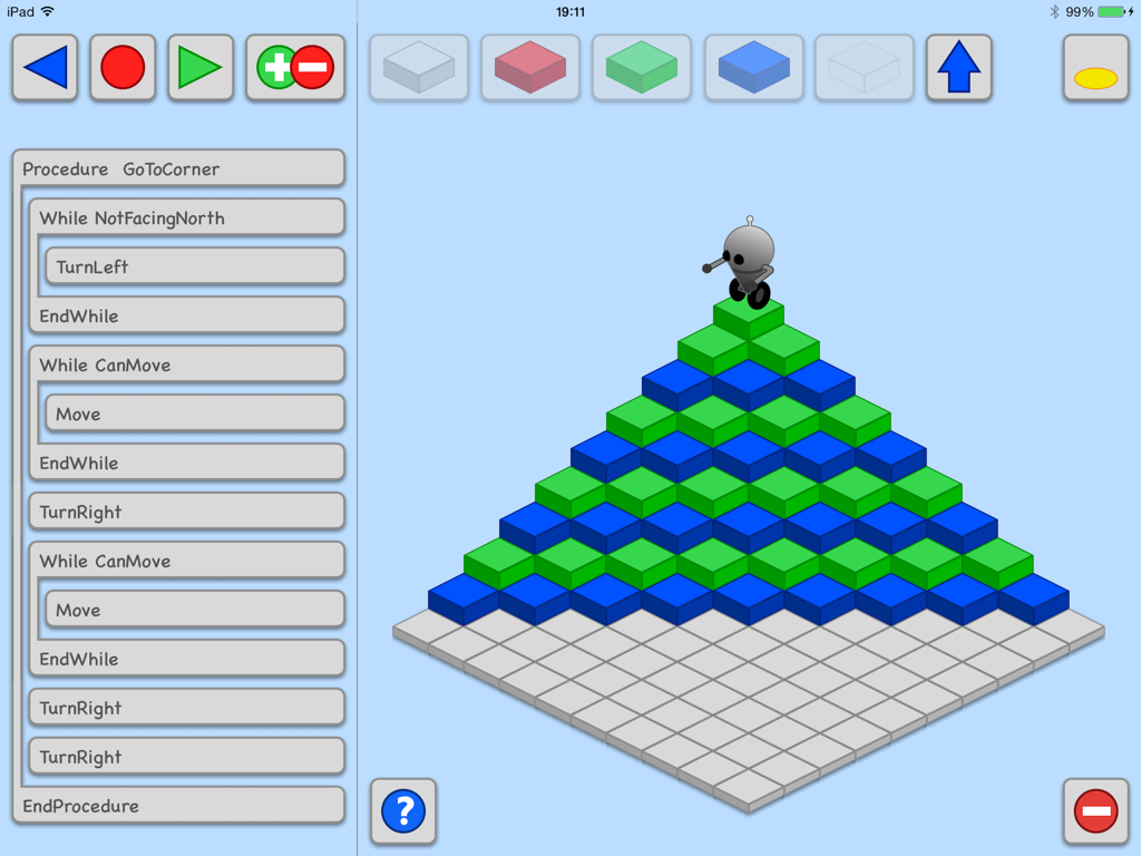 Interfaz de programación basada en bloques en la aplicación Karel the Robot que muestra un robot en una pirámide 3D azul y verde