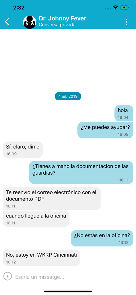 Interfaz de mensajería privada en la aplicación Sylbo mostrando una conversación profesional entre trabajadores de la salud