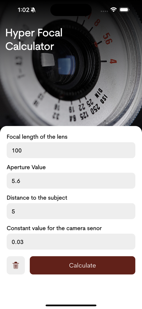 Pantalla de la aplicación Hyper Focal Calculator Pro para cálculos de distancia focal y apertura