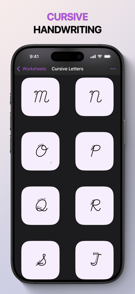 Uno schermo di iPhone che mostra una griglia di schede di esercizi di scrittura corsiva dall'app Cursively, incluse le lettere m n o p q r s e t con indicatori dell'ordine dei tratti.