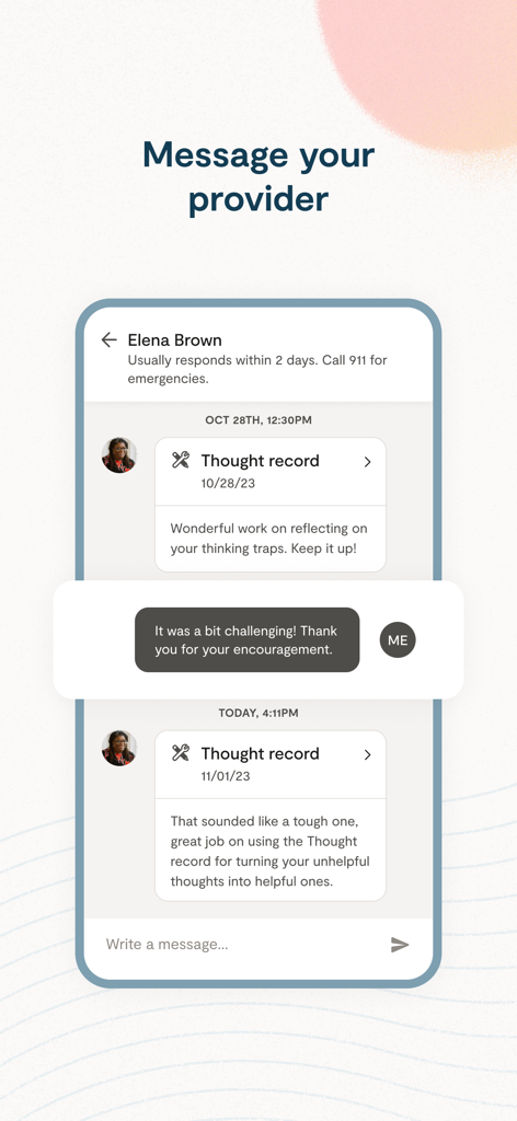 Lyra Health - Lyra Healthアプリのインターフェイス。メンタルヘルスの進捗状況に関する臨床医との安全なチャット会話が表示されています。