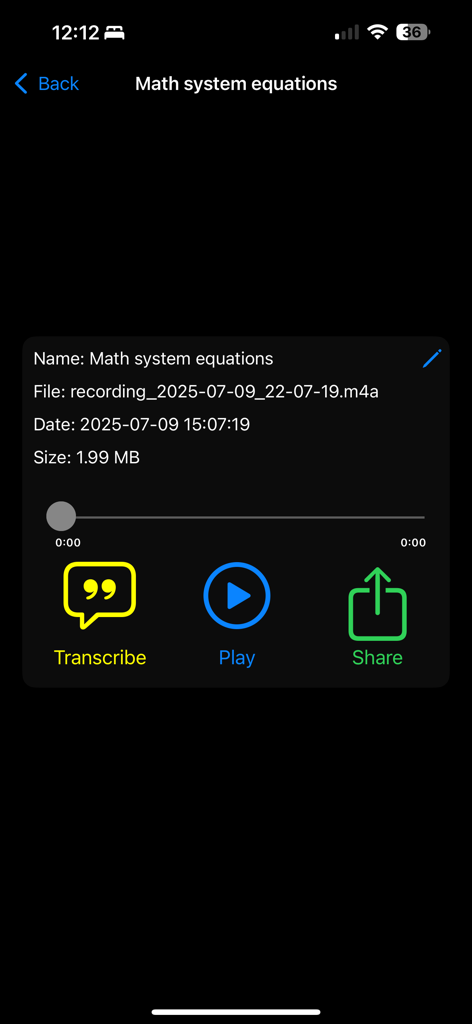 Voice Recorder - Interfaz de la aplicación Grabadora de Voz que muestra los detalles del archivo y los botones para la reproducción de transcripción y compartir