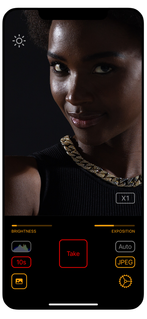 Pro Raw Camera DNG - Interfaz de la aplicación Pro Raw Camera mostrando controles manuales de exposición y brillo para retratos de alta calidad.