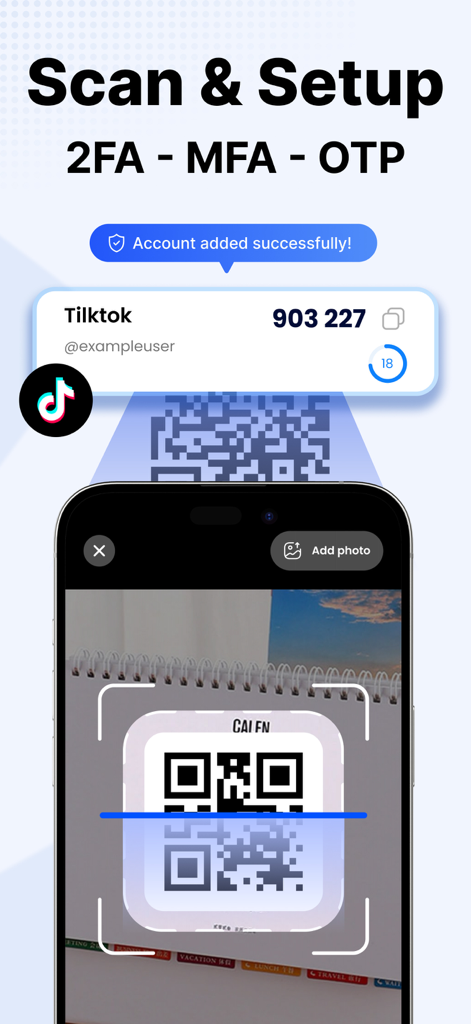 Ein Mobilgerät scannt einen QR-Code, um die Zwei-Faktor-Authentifizierung für ein Konto einzurichten