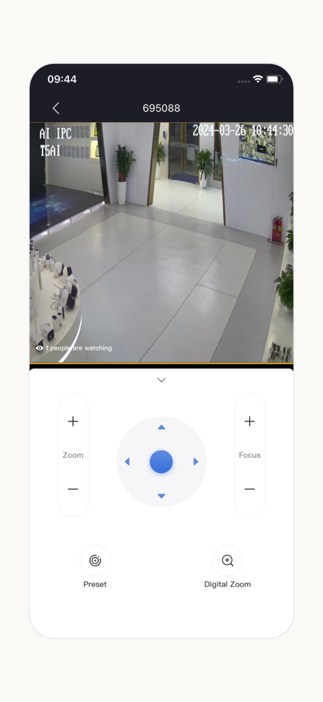 Live preview of a security camera in the HiEasy app with zoom and focus controls