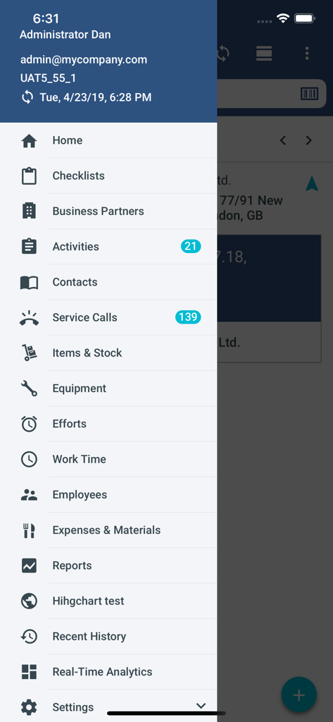 La barra lateral de navegación de la aplicación SAP Field Service Management que enumera los módulos para técnicos y gerentes.