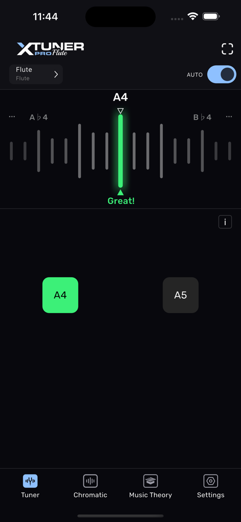 Flute Tuner – XTuner PRO - User interface of the Flute Tuner XTuner PRO app showing a perfectly tuned A4 note in auto mode