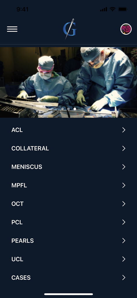 Dashboard dell'app Graftology che visualizza varie categorie di chirurgia ortopedica come LCA, Menisco e LCP sotto un'immagine di sala operatoria.