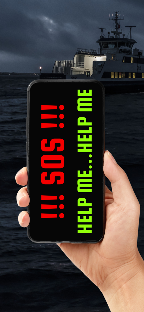 Led Banner - Led Running Text - 夜、フェリーボートの近くで、SOSと緑のHelp MeのLEDバナーメッセージを表示するスマートフォンを持つ手。