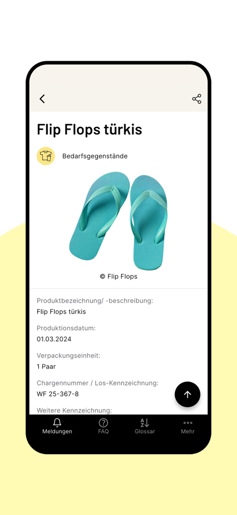 lebensmittelwarnung.de - Mobile app interface of lebensmittelwarnung.de displaying a product recall notice for turquoise flip flops with manufacturing details.