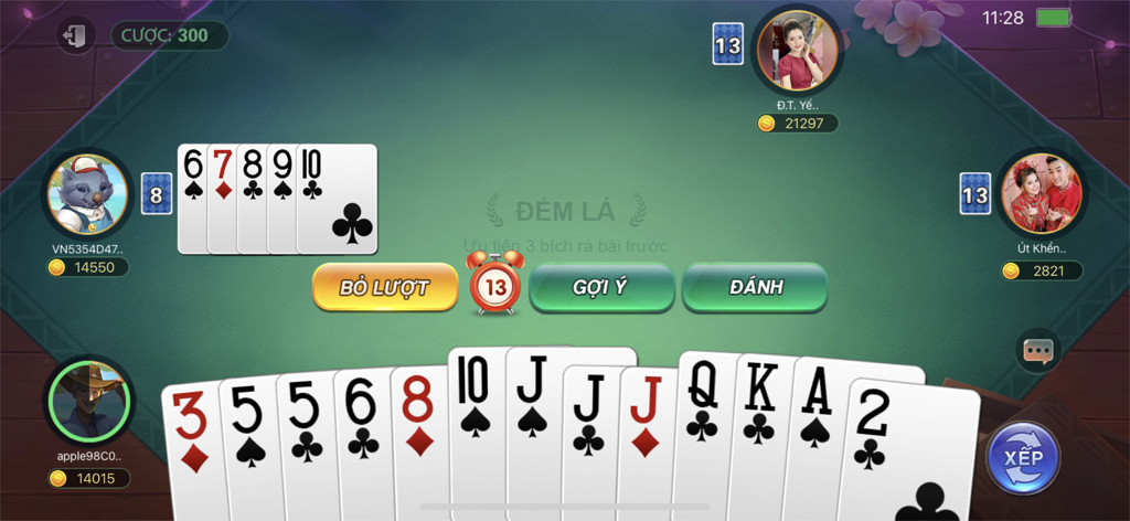Tiến Lên Miền Nam - Đánh Bài - Vietnamese Tien Len Mien Nam mobile card game interface showing players at a table with cards