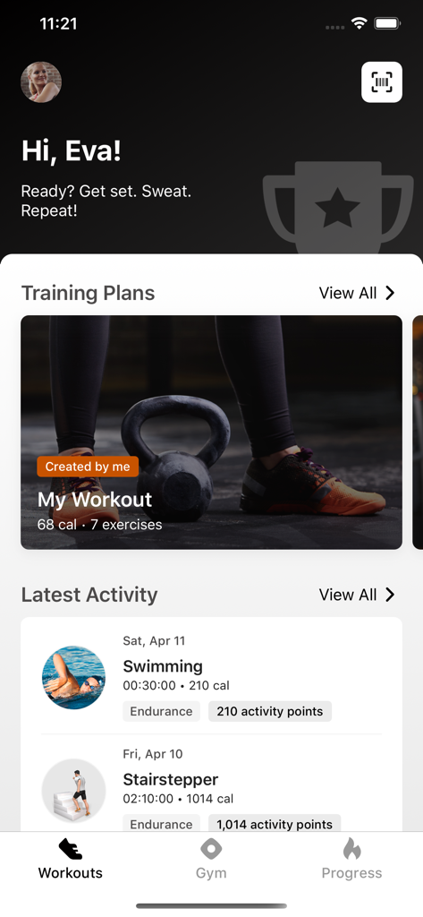 Interface do aplicativo EGYM Fitness mostrando uma tela inicial personalizada com planos de treinamento e registros de atividades de treino recentes.