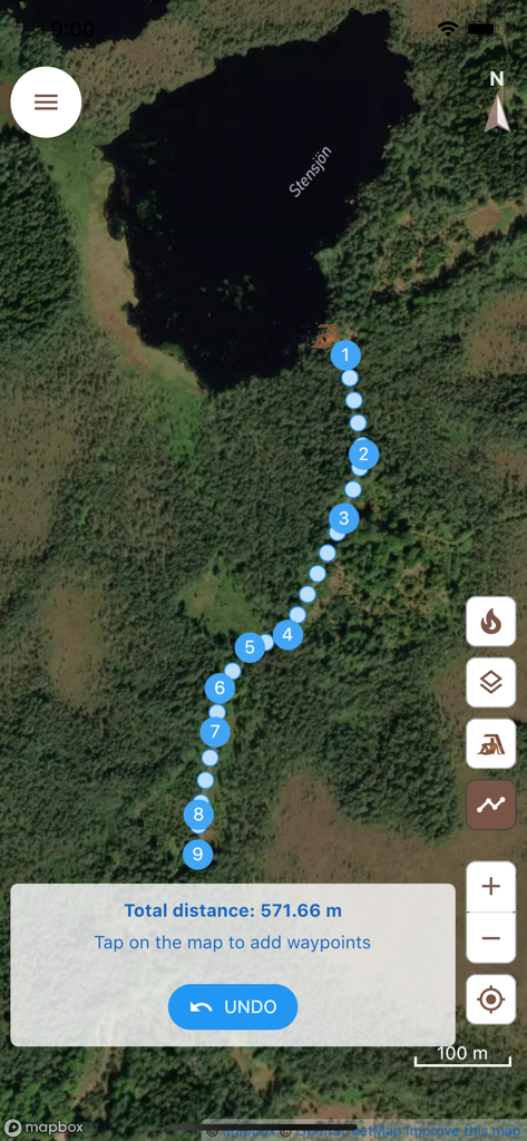 Vista de mapa satelital en la aplicación Shelter Map que muestra una ruta de senderismo planificada con puntos de referencia numerados y la medición de la distancia total