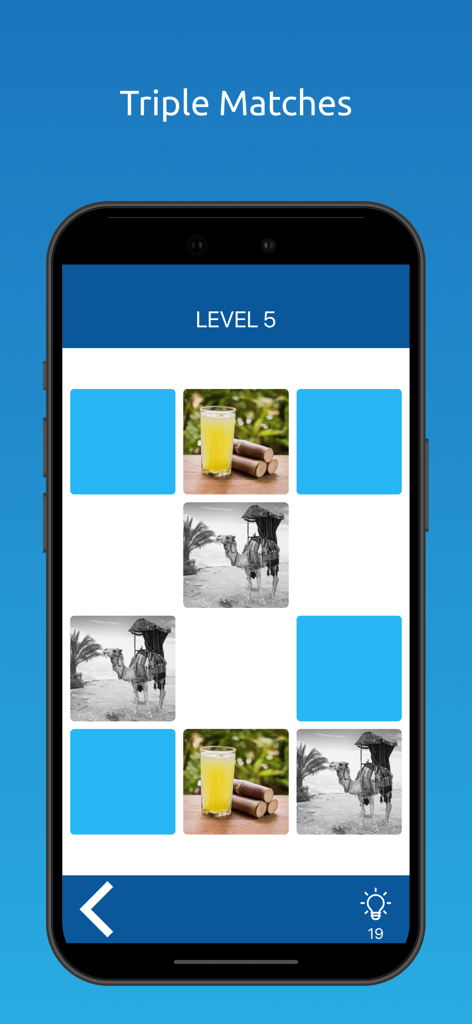 Memory Match : Brain Training - Juego de la aplicación Memory Match Brain Training mostrando el modo de emparejamiento triple en el nivel 5 con cartas de imágenes