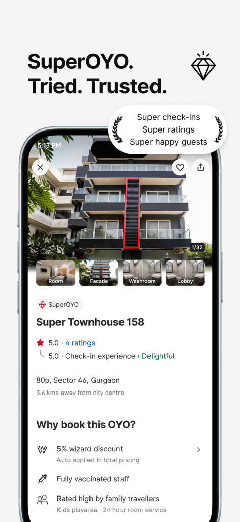 OYO: Hotel Booking App & Deals - OYOのモバイルアプリのスクリーンショット。Super Townhouse 158のホテルのリスティングに、価格割引とゲスト評価が表示されています。
