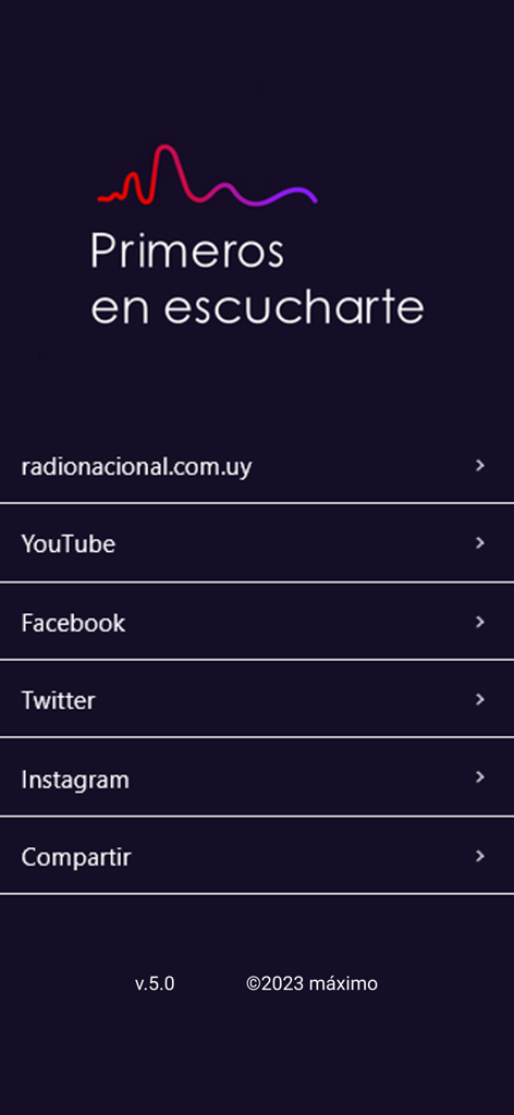 La Treinta - Radio Nacional - Menu screen of the La Treinta Radio Nacional app showing social media links and website info