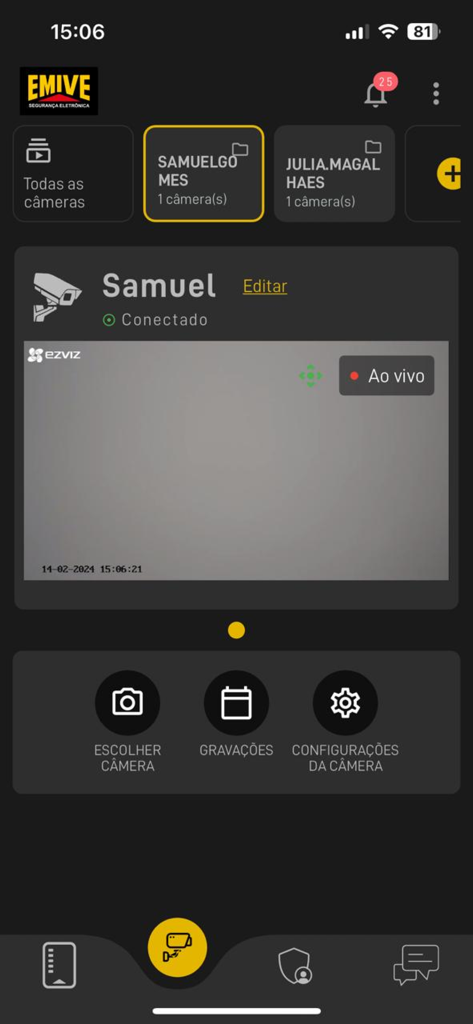 Emive SuperApp - Um stream de câmera de segurança ao vivo exibido na interface do Emive SuperApp com opções de gravação e configurações.