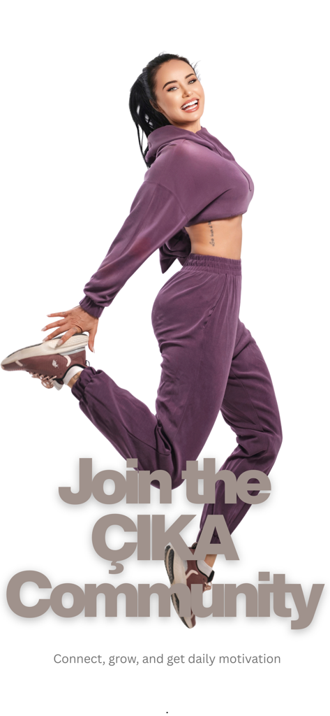 ÇIKA - Eine fröhliche Frau in lila Sportkleidung, die springt und die ÇIKA Wellness-Community repräsentiert