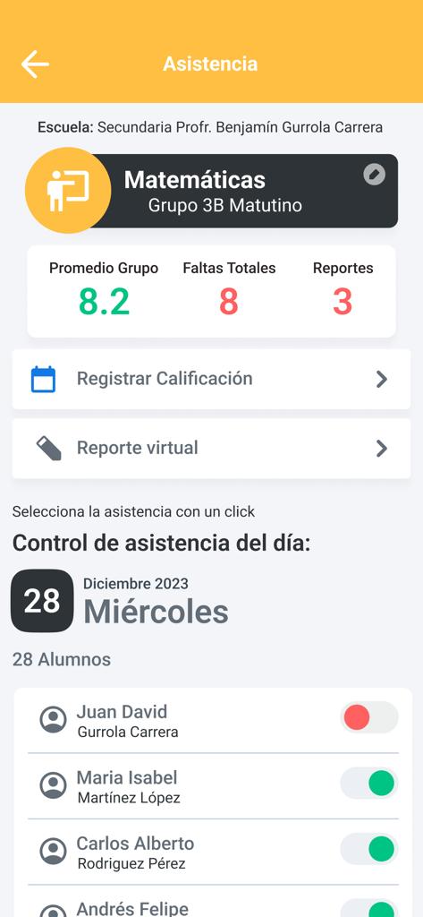 Interfaz de la aplicación Cura que muestra el seguimiento de asistencia para una clase de matemáticas de secundaria con una lista de estudiantes y selectores de estado.