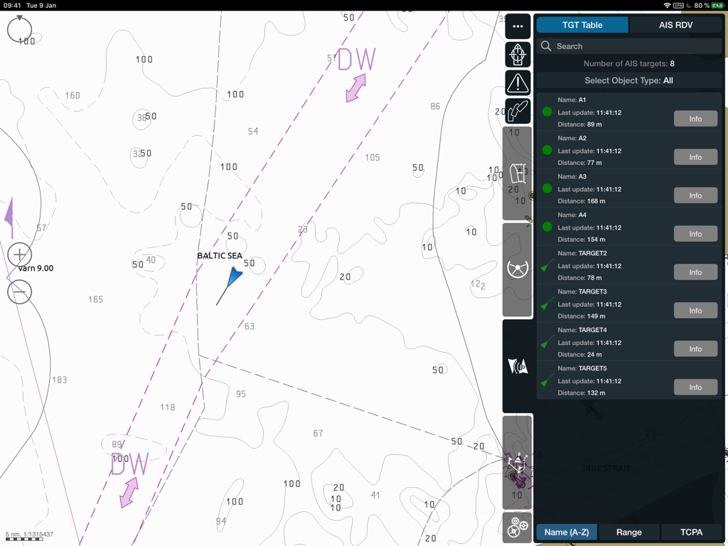 Interface de l'application Wärtsilä BridgeMate affichant une carte de navigation maritime et une liste de cibles AIS sur iPad