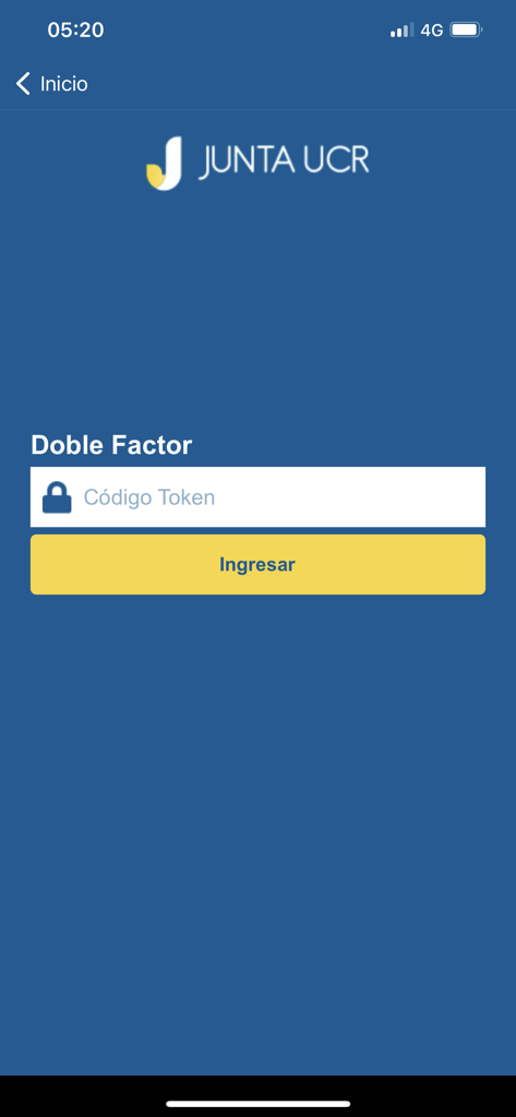 JUNTA UCR - Two-factor authentication screen for the JUNTA UCR mobile banking app featuring a token code input and login button.