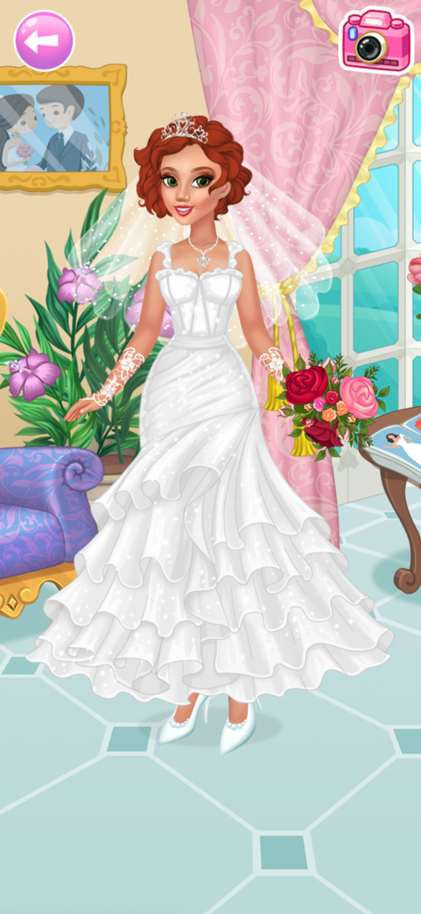 Uma noiva ruiva em um vestido branco com camadas segurando um buquê de flores em um jogo de vestir noivas