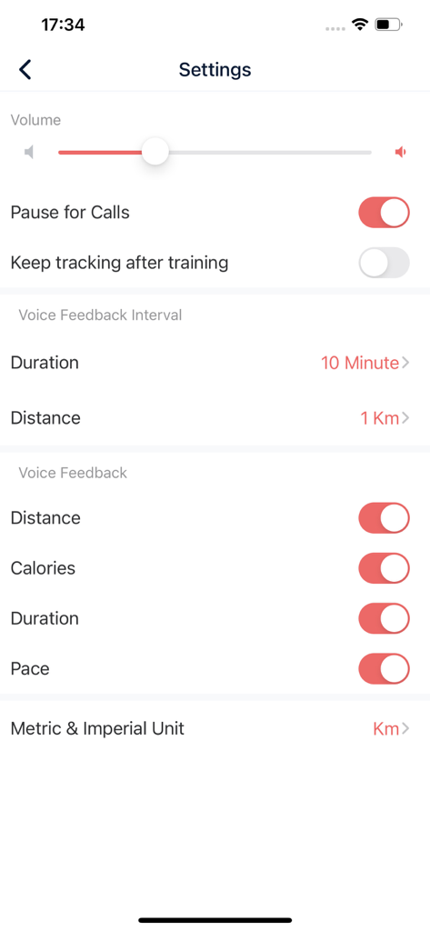 Uma captura de tela do menu de configurações no aplicativo Run Tracker exibindo opções de feedback de voz e preferências de unidade.