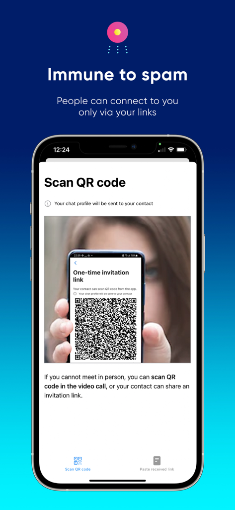 Screenshot of SimpleX Chat showing the scan QR code feature for one-time invitation links to prevent spam.