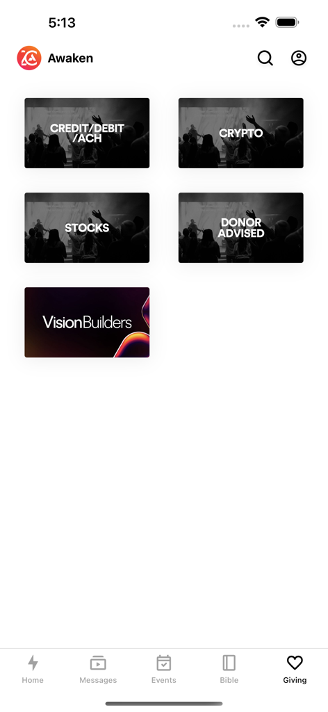 Interfaz de la aplicación Awaken Church que muestra varios métodos de donación digital, incluyendo tarjetas de crédito/débito, criptomonedas y acciones.