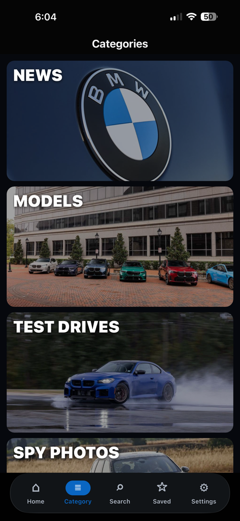 Pantalla de categorías de la aplicación BMWBLOG mostrando secciones de modelos de noticias, pruebas de manejo y fotos espía