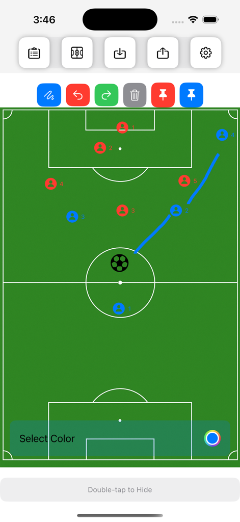 Strike Lite: Tactics Board - A digital soccer tactics board displaying player formations and movement lines on a pitch.