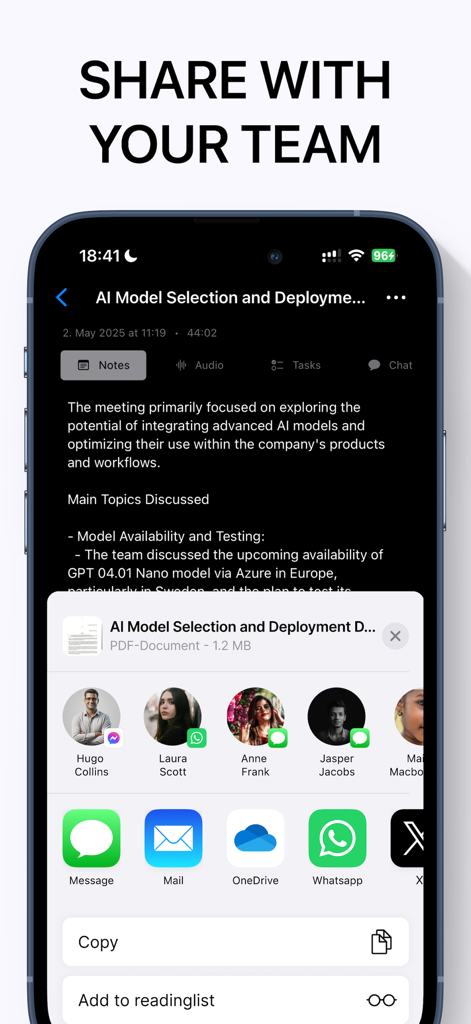 AI Notebook & Summary - Voice - Interfaz de iPhone que muestra el menú para compartir un resumen de reunión generado por IA que se envía a los miembros del equipo por correo electrónico y aplicaciones de mensajería.