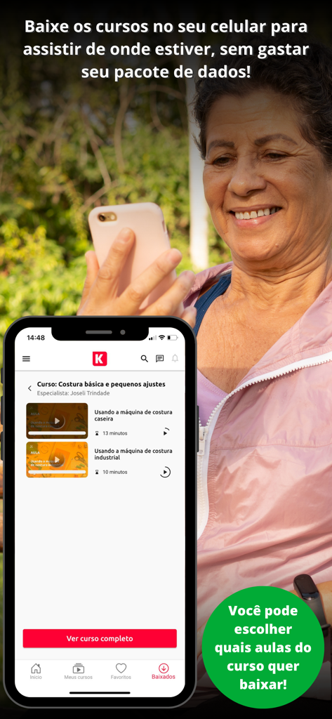 Uma mulher usando o aplicativo eduK em seu telefone para acessar aulas de curso de costura baixadas para aprendizado offline.