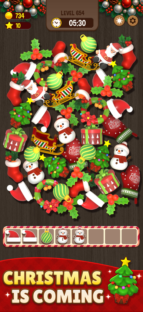 Un nivel temático de Navidad en el juego Match Triple 3D que presenta objetos festivos 3D como muñecos de nieve de Papá Noel y adornos.