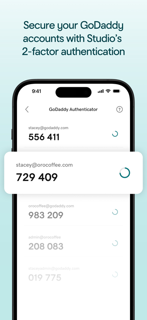 Smartphone-Bildschirm mit 2-Faktor-Authentifizierungscodes in der GoDaddy Authenticator-Oberfläche für mehrere Konten.