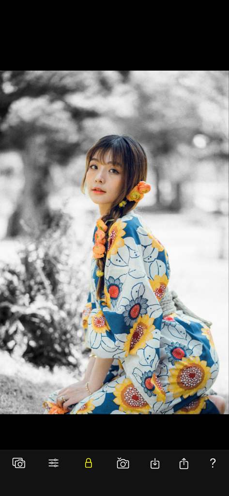 Color Focus Lens - A woman in a colorful floral kimono with a monochrome black and white background using the Color Focus Lens app