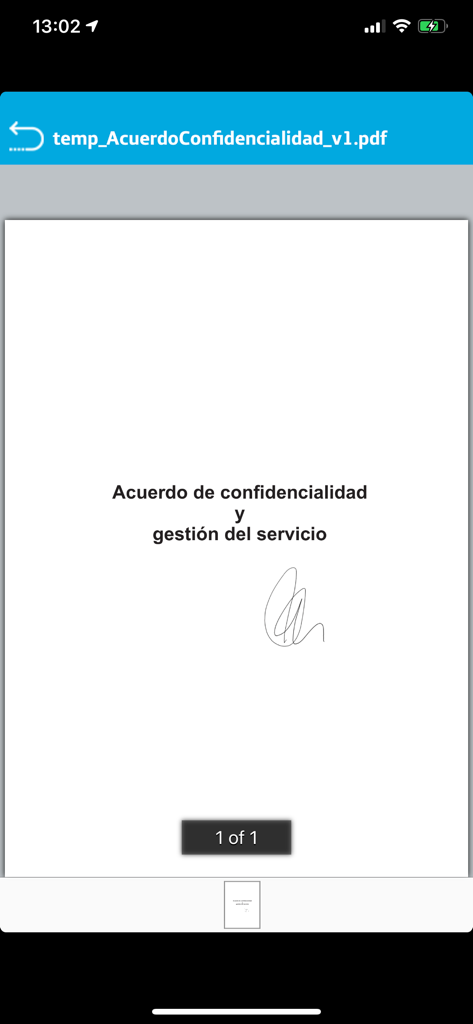 Firma Digital - Ein mobiler App-Bildschirm, der eine unterzeichnete spanische Vertraulichkeitsvereinbarung mit einer biometrischen Unterschrift anzeigt.